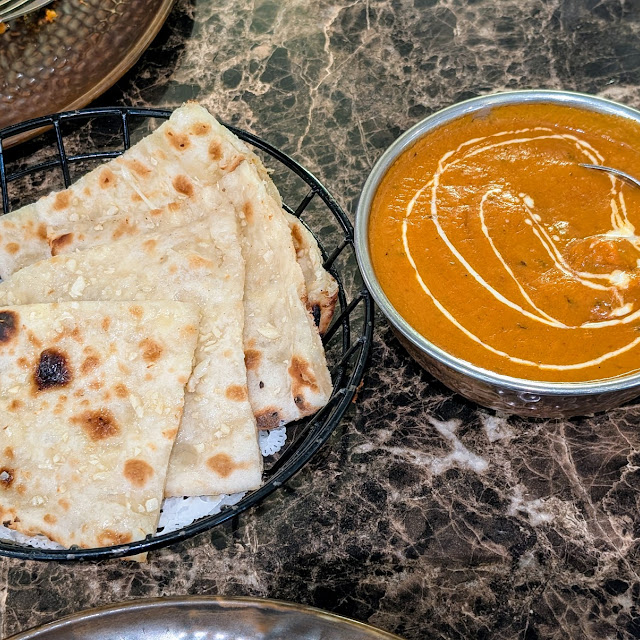 Butter Chicken with Bread Selection