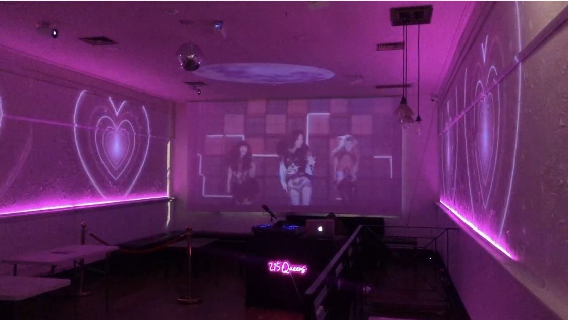 215 Queen's Restaurant and Bar (FREE Karaoke for customers only)