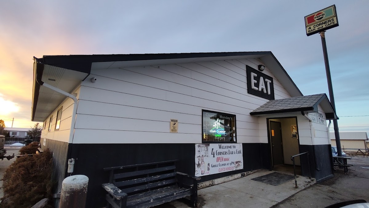 4 Corner Bar & Cafe