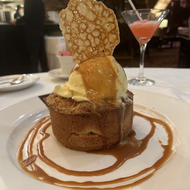 Apple Crumble Pie a La Mode