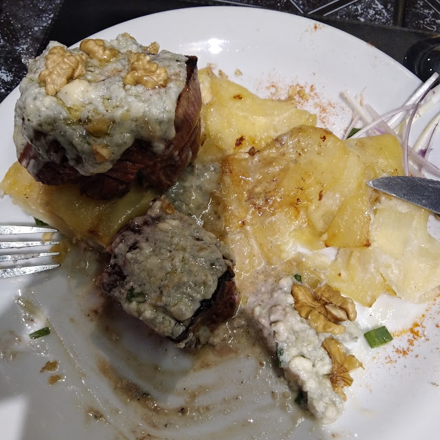 Lomo Azul Con Papas A la Crema