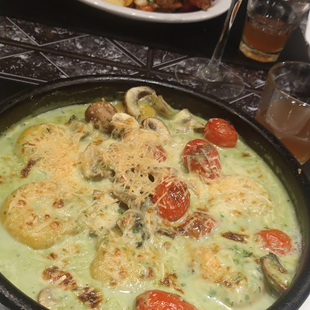 Sorrentinos de Cabutia Con Crema de Espinaca Hongos Y Tomates Cherry