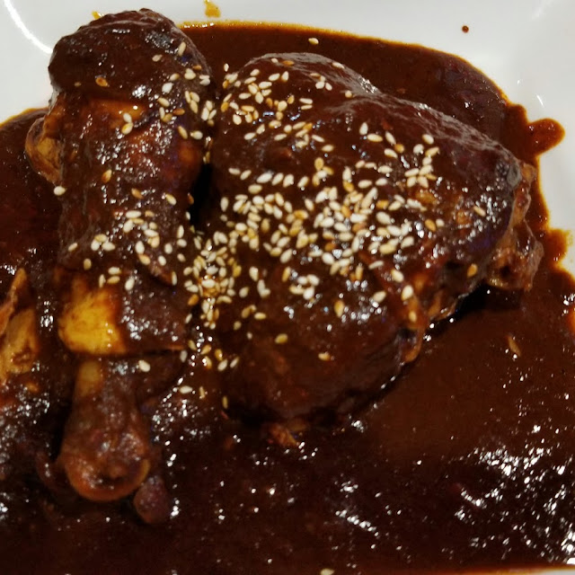 Pollo En Mole Poblano Platos