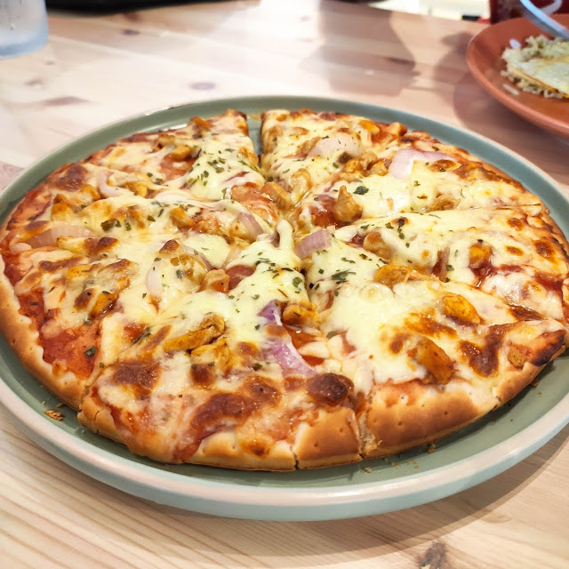Rendang Ayam Pizza