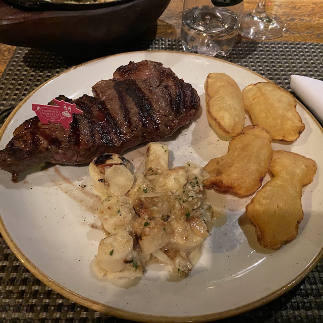 Bife de Chorizo Com Batatas Suflê