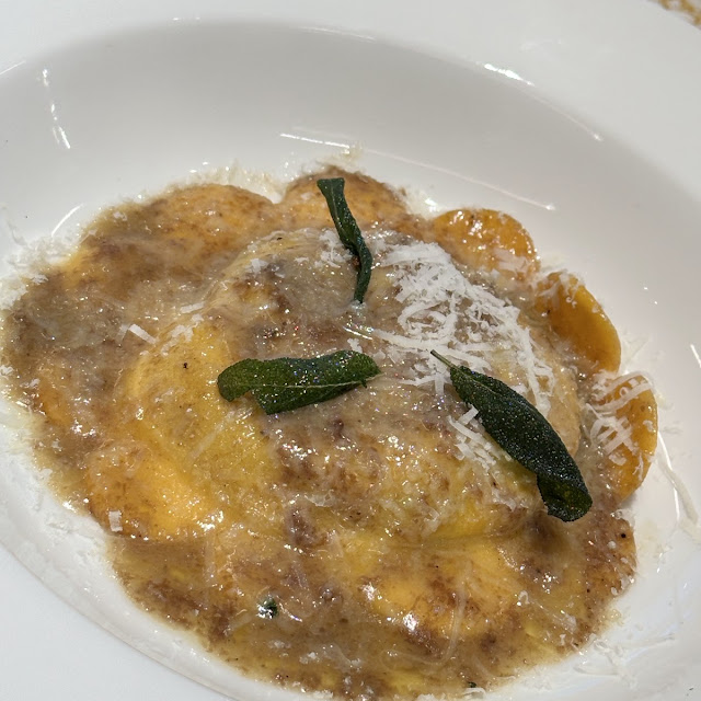 Raviolo Al' Uovo Egg Yolk Ravioli Ricotta Spinach Butter Sage