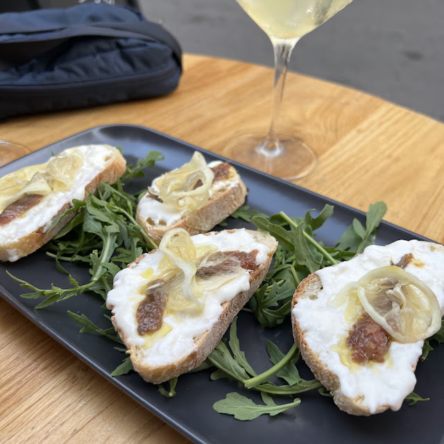 Crostini Burrata E Acciughe