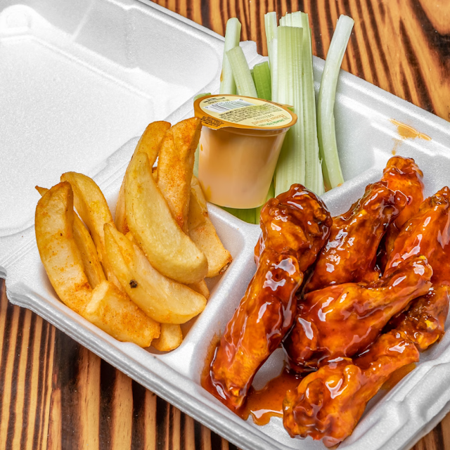 Chicken Wings 7 pcs with Fries or Cassava Yuca