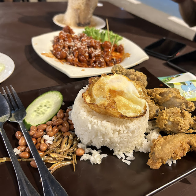 Nasi Lemak Ayam Goreng