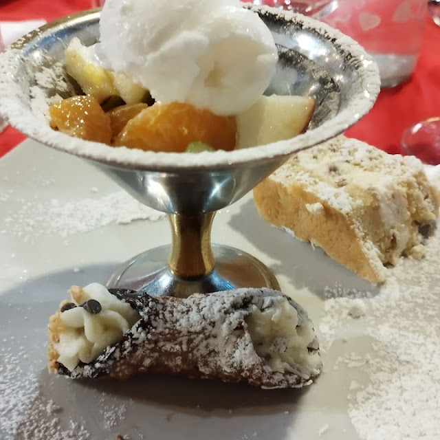 Dessert Con Macedonia Gelato