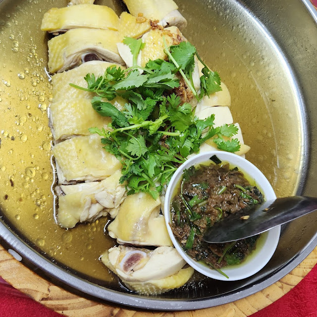 steamed garden chicken with salt rice 爆單鹽蒸菜園雞飯