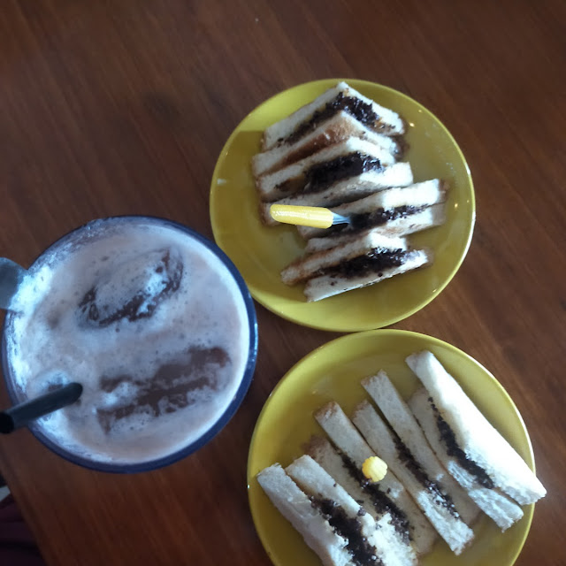 Roti Bakar Dan Coffee Latte