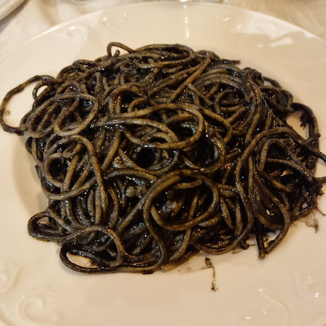 Spaghetti Precotti Con Finto Nero Di Seppia