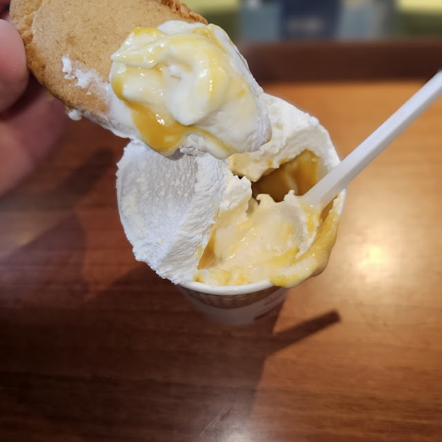 Zabaione Con Panna E Biscotto