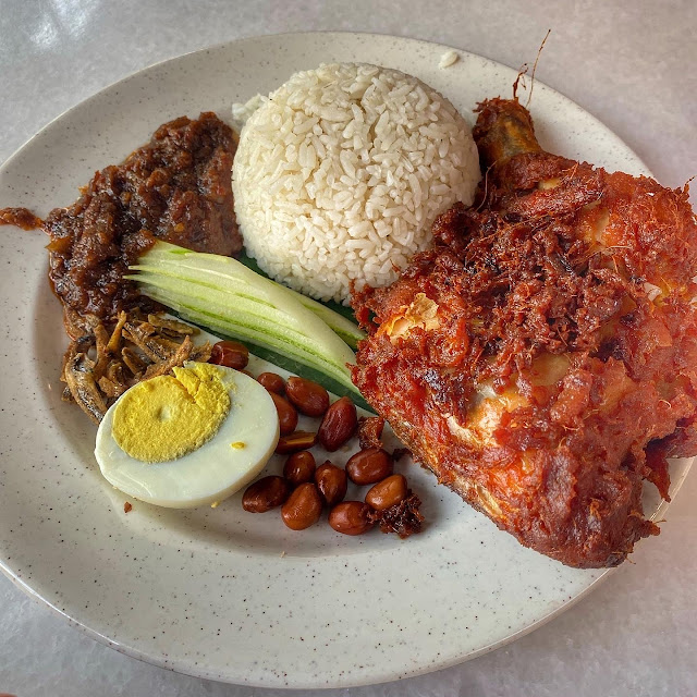 Nasi Lemak Ayam Goreng Berempah