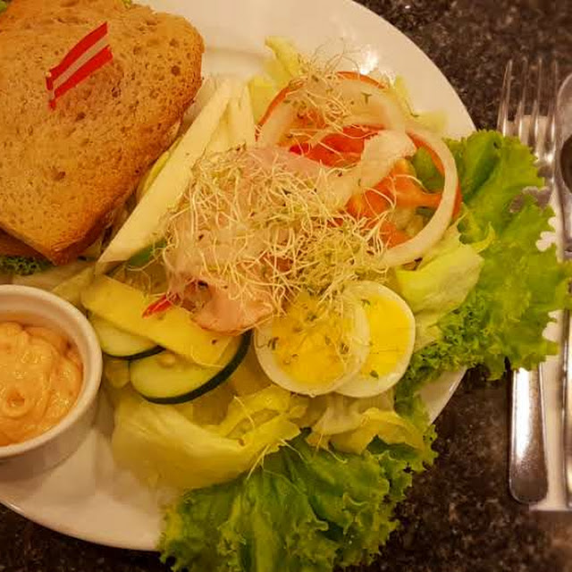 Sandwich with Salad