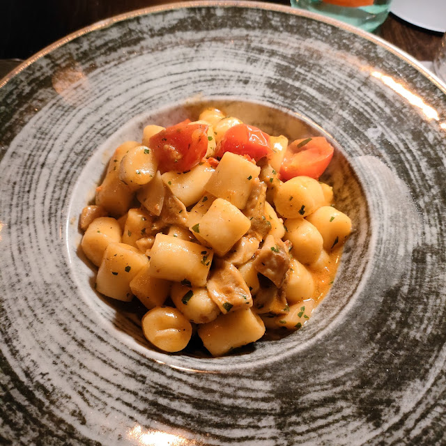 Mezze Maniche Con Pomodorini Funghi Porcini E 'nduja