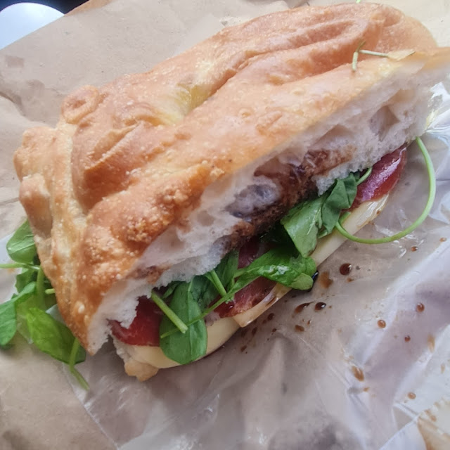 Sandwich Focaccia de Porchetta