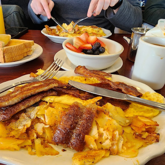 Scramble Eggs Well and Sausage & Bacon