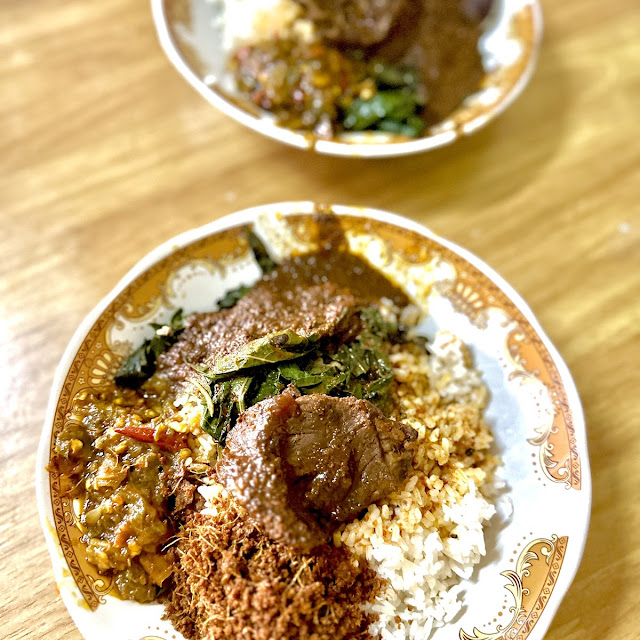 Nasi Padang Daging Rendang