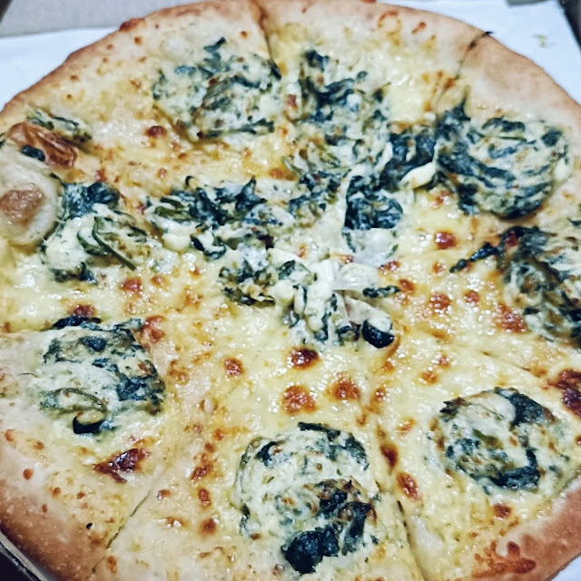 Cheesy Spinach Pizza