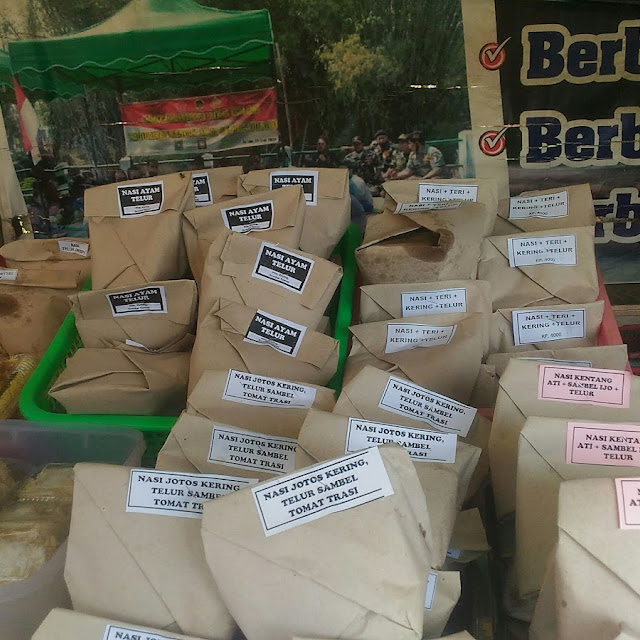 Nasi Bungkus Dg Berbagai Lauk