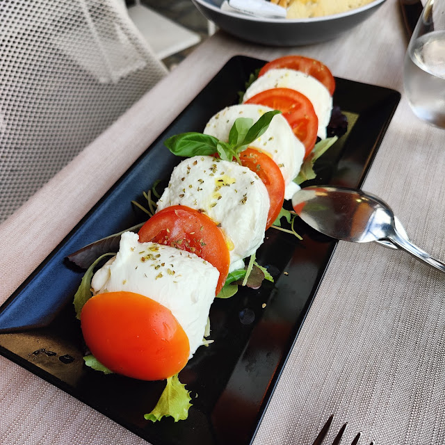 Caprese Di Bufala Tris Di Pomodori Basilico E Olio Evo