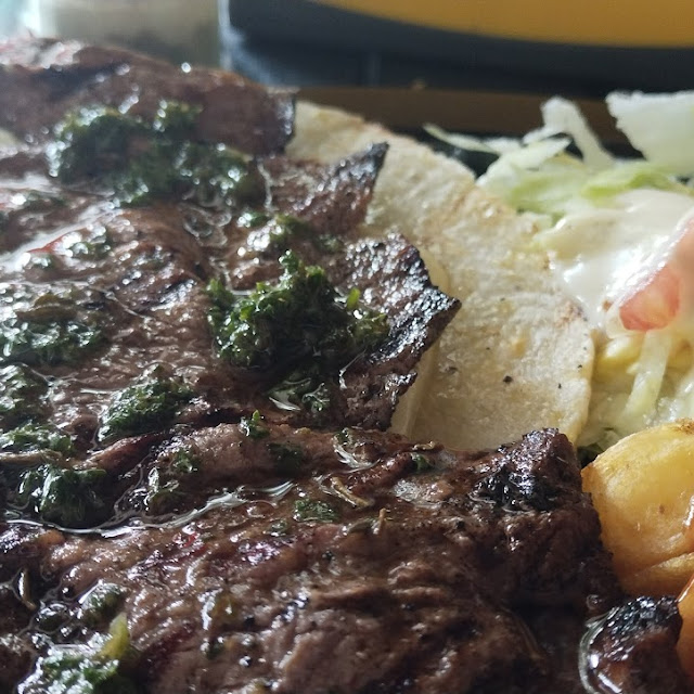 Carne Asada Con Arepa