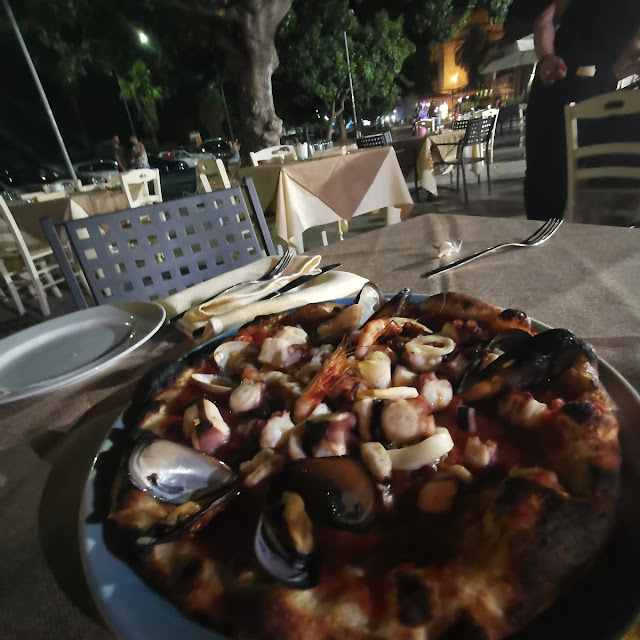 Seafood Pizza