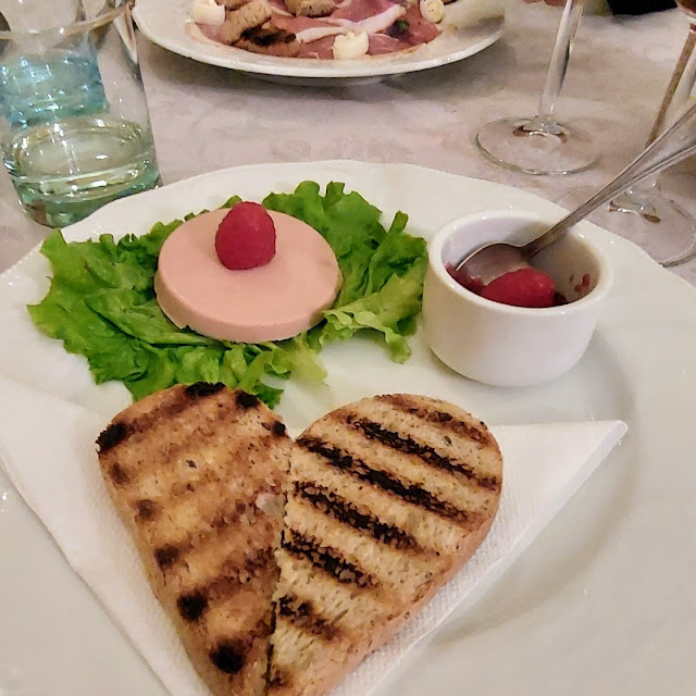Patè d'oca Con Crostini E Salsa Di Lamponi Super