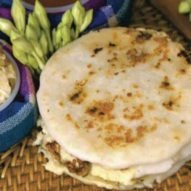 Pupusas De Loroco Con Queso