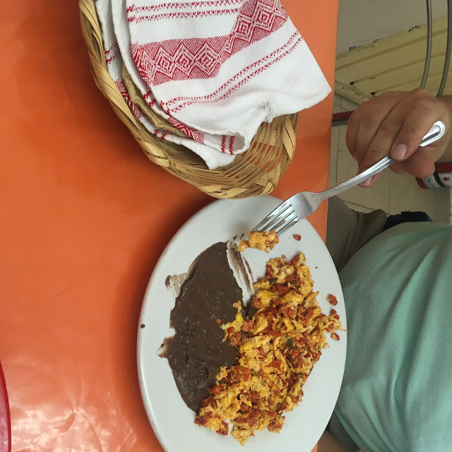 Desayunó Huevo Con Chorizo