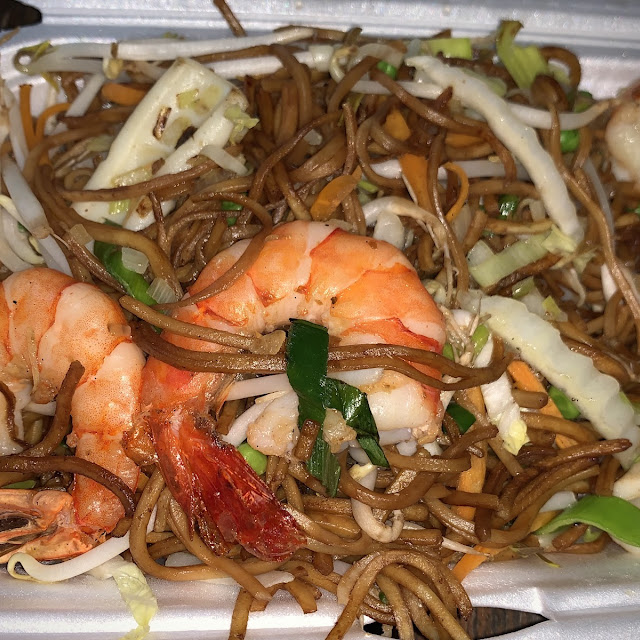 Gebratene Nudeln Mit Tintenfisch