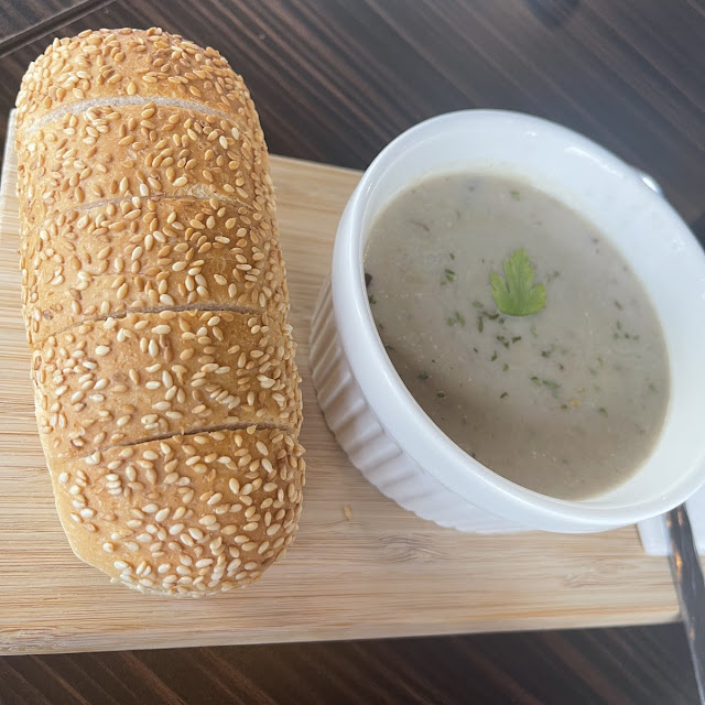 Mushroom Soup with Garlic Bread