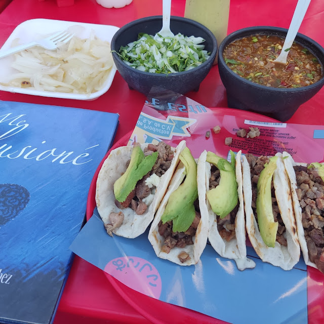 Tacos de Bistec En Tortillas de Harina Y Aguacate