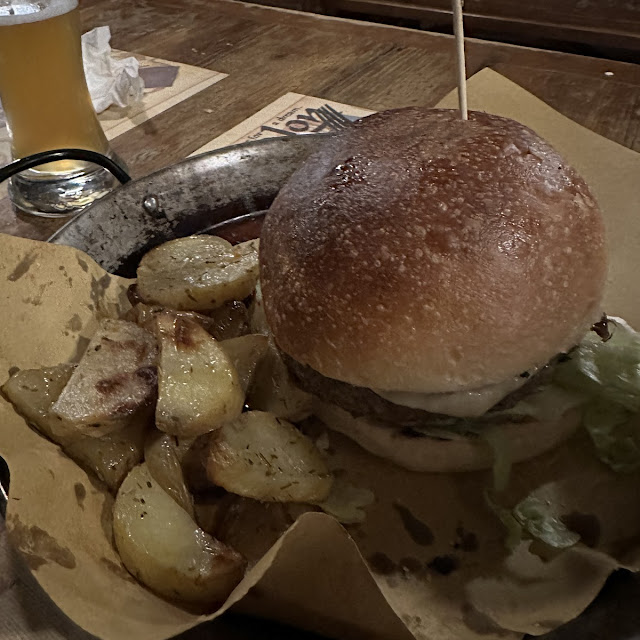 Panino Con Melanzane Carne E Maionese Allo Zenzero