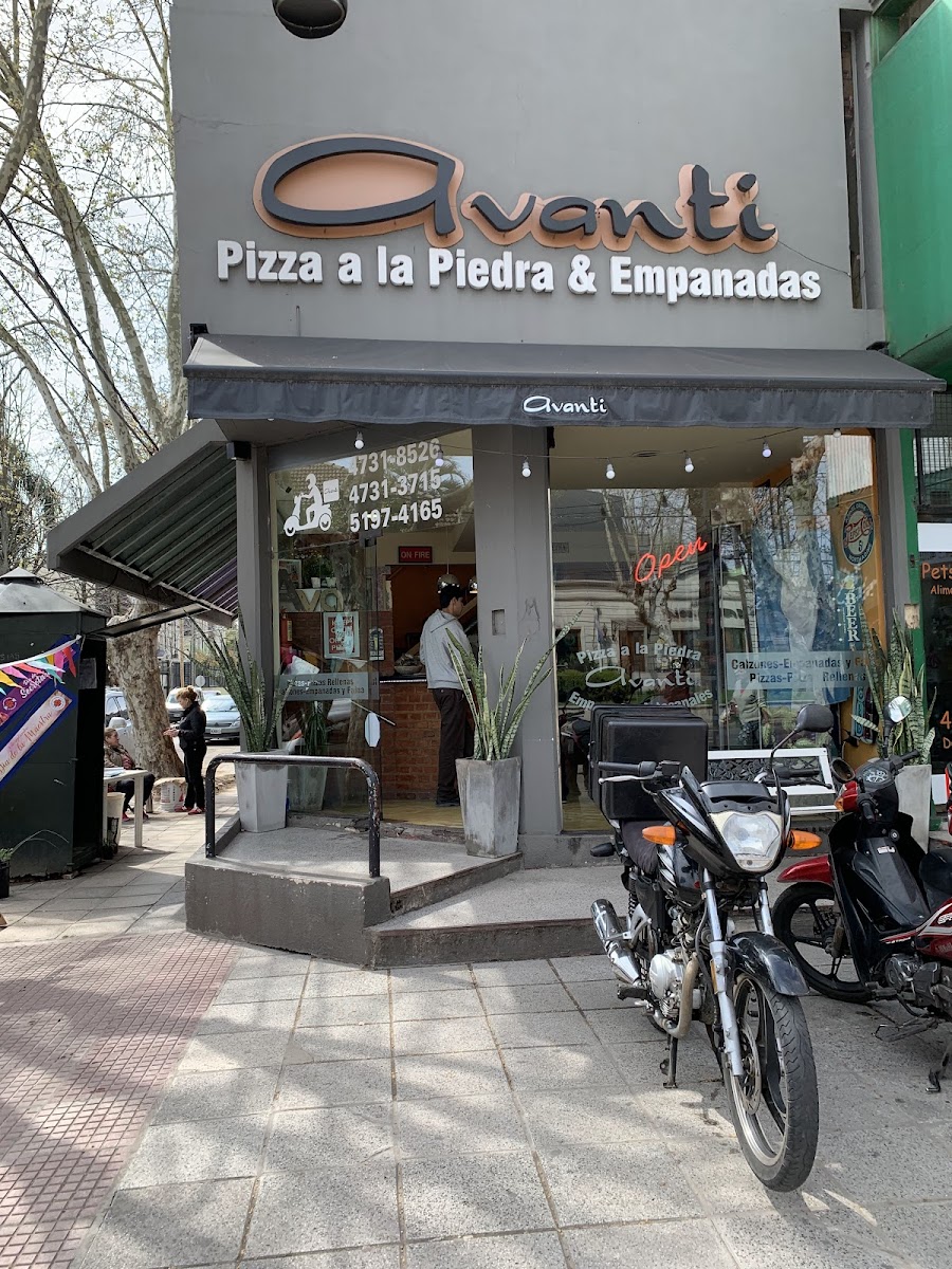 Avanti Tigre Pizza a la Piedra y Empanadas