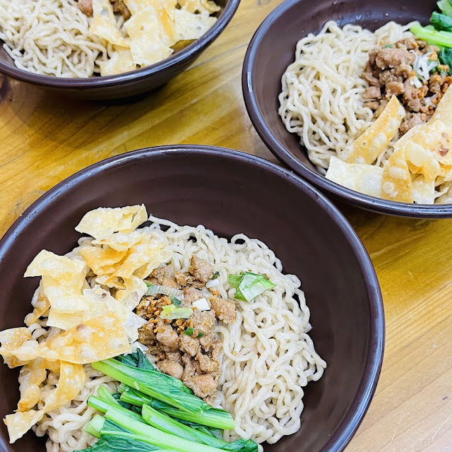Mie Keriting Topping Ayam Kecap