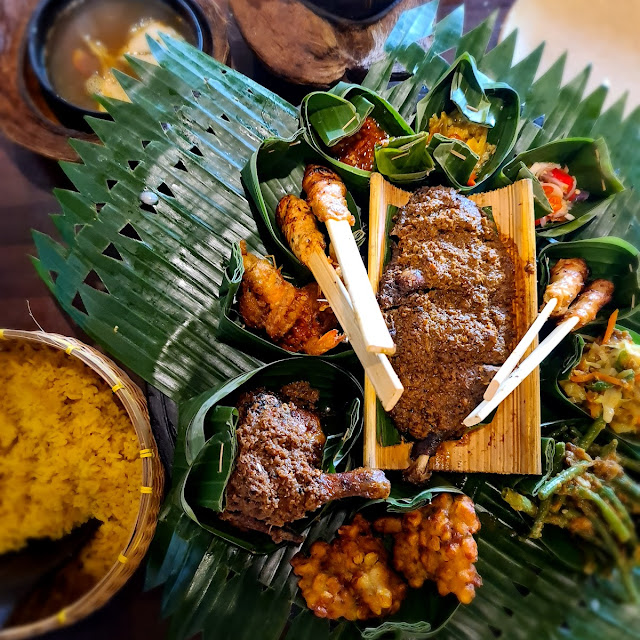 Bebek Timbungan & Sate Lilit Ikan