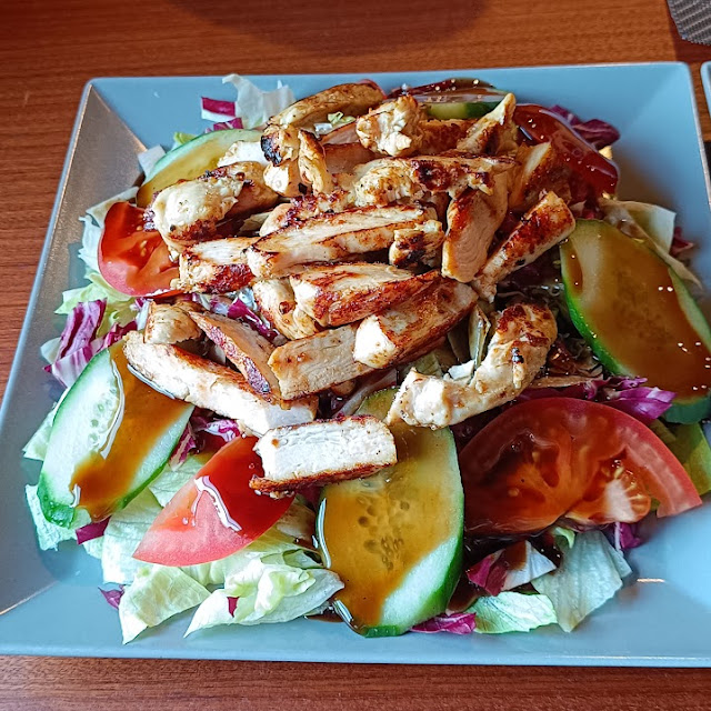 Salat Mit Gegrillte Hähnchenbrust
