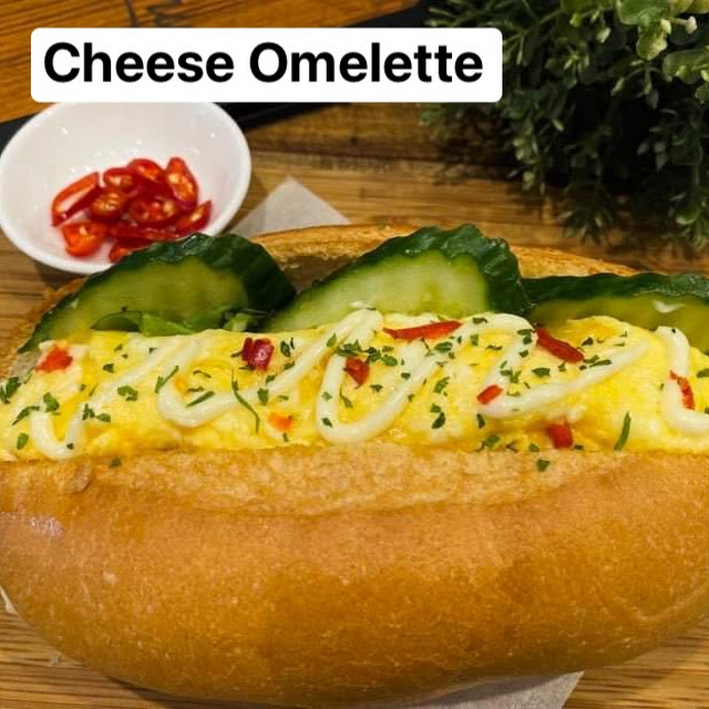 Cheese Omelet Banhmi