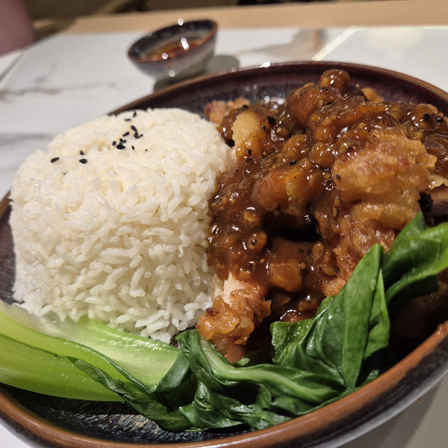 Fried Pork Chop with Black Pepper Sauce Rice