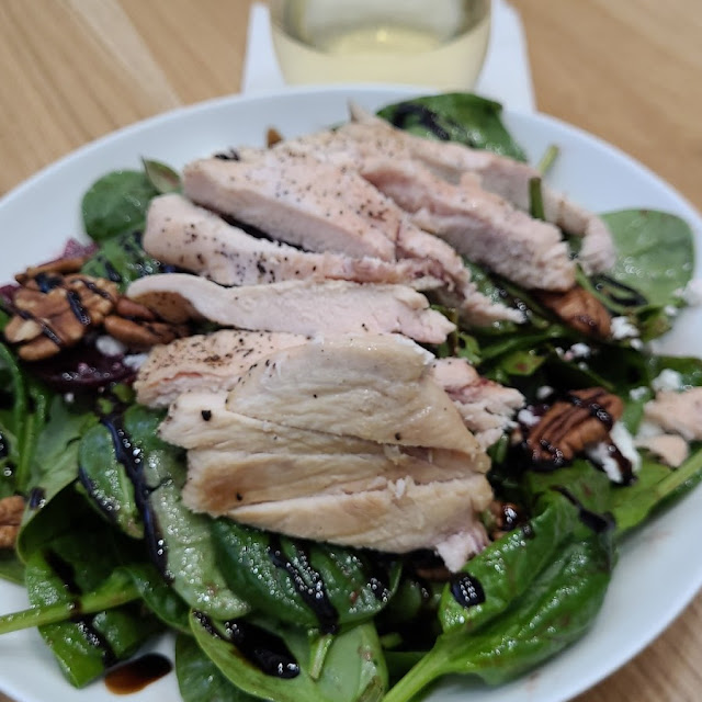 Spinach and Beet Salad with Chicken Breast