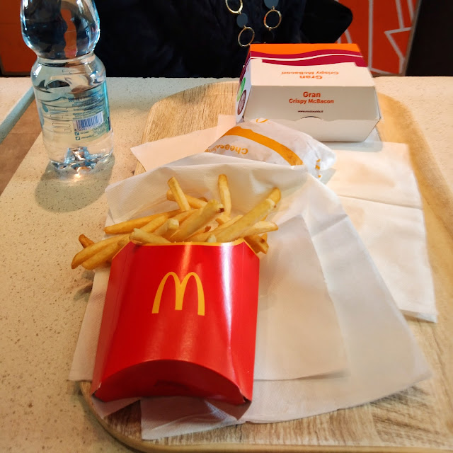 Patatine Fritte E Cheeseburger