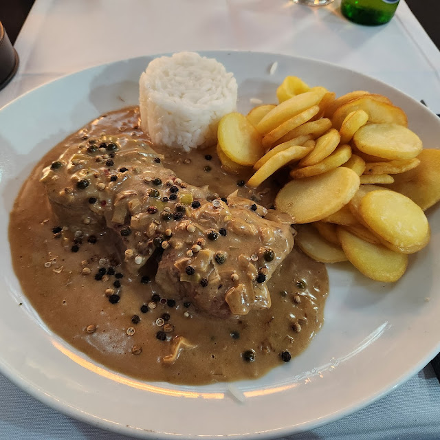 Steak Entrecote Senfsoße Bratkartoffeln Und Salat