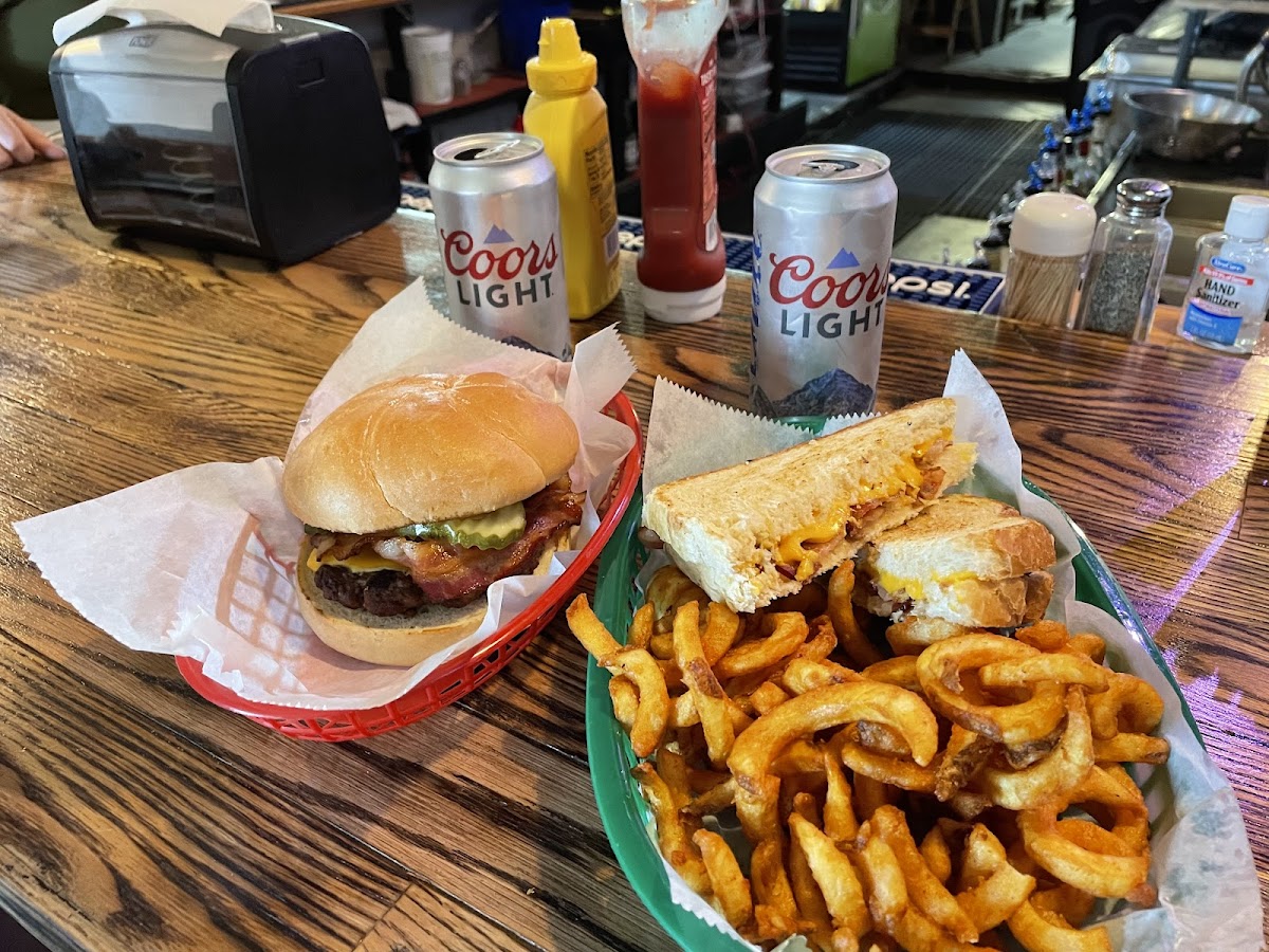 BAR-tell Bar and Grill