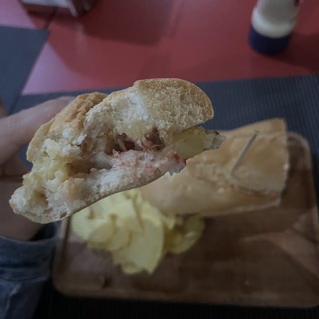 Bocadillo de Tortilla Con Tomate