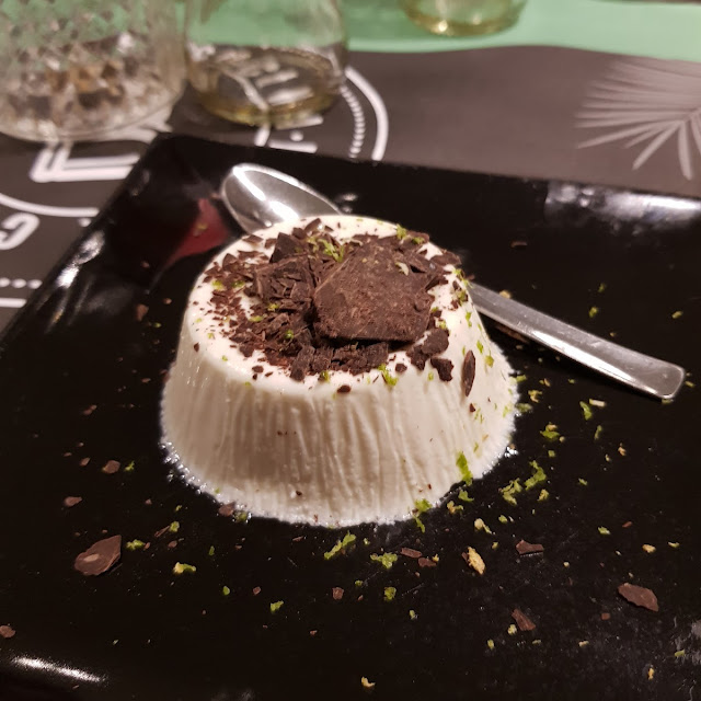 Panna Cotta Con Scaglie Di Cioccolato E Lime