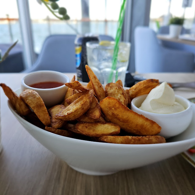 Wedges with Sour Cream and Sweet Chilli