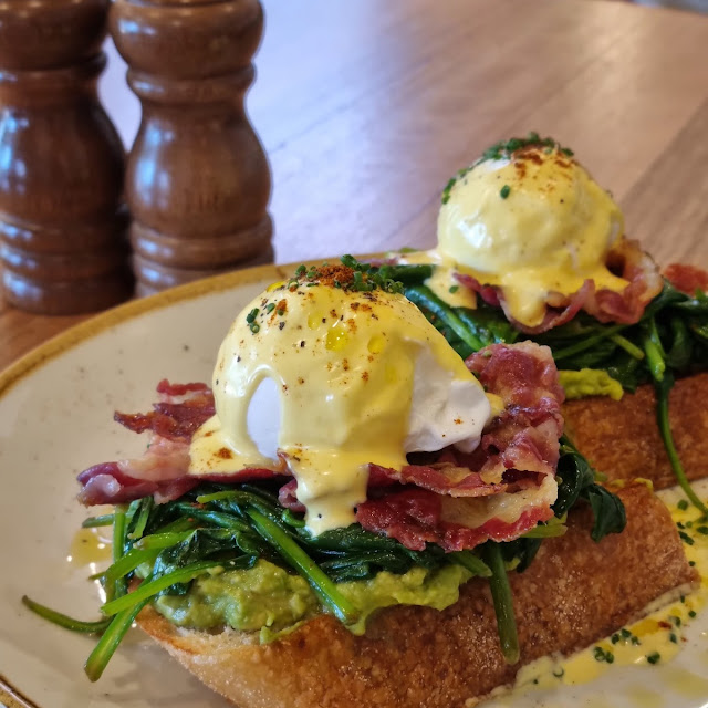 Eggs Benny
